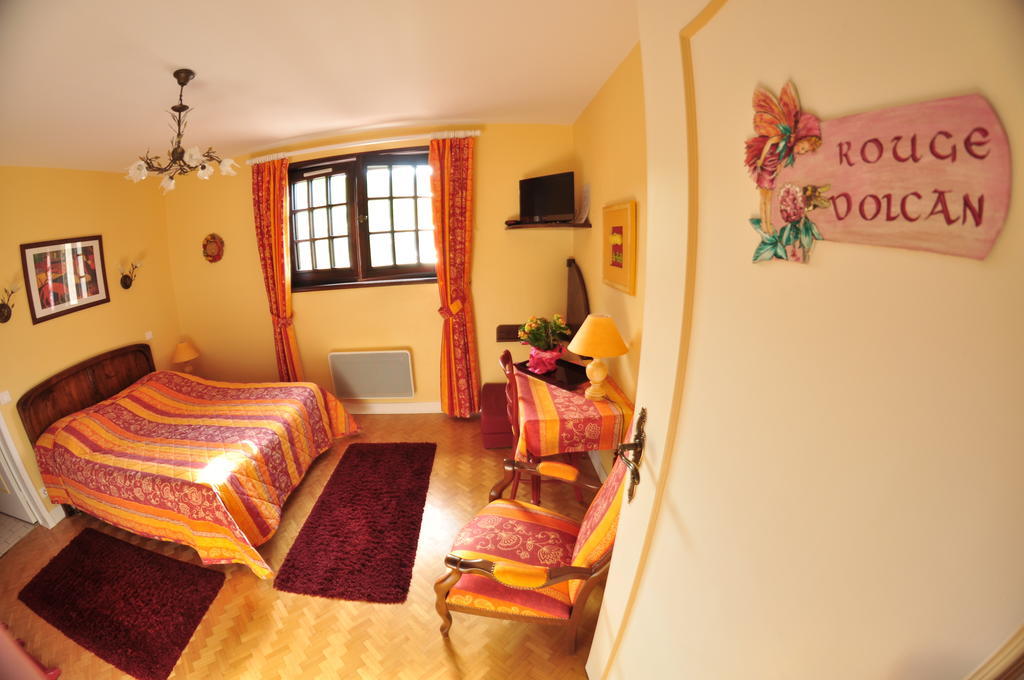 Hotel-Logis La Coraline Gannat Room photo