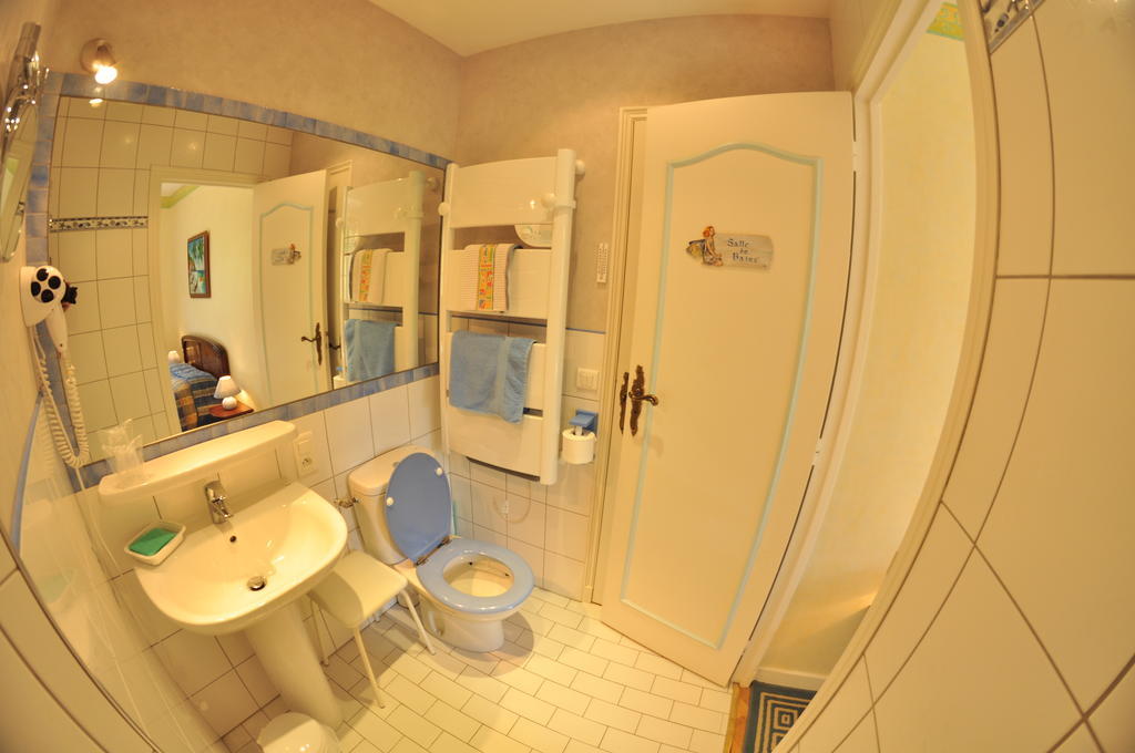 Hotel-Logis La Coraline Gannat Room photo