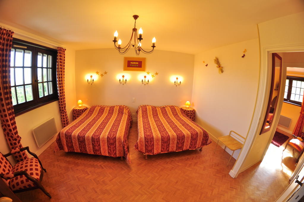 Hotel-Logis La Coraline Gannat Room photo